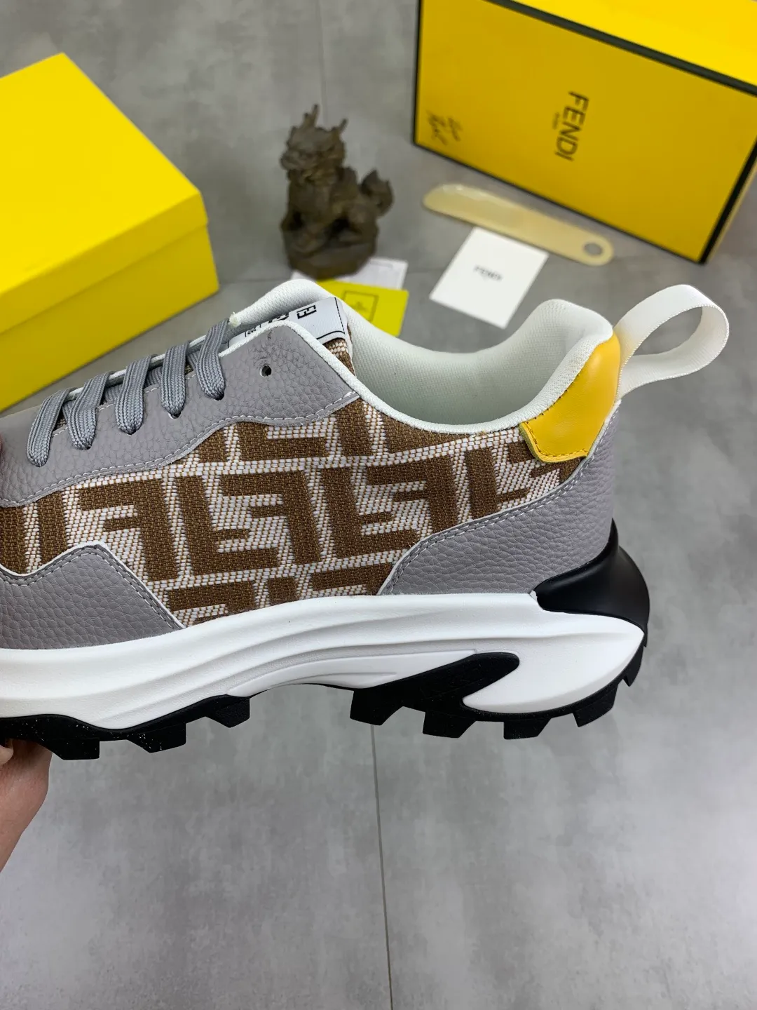 ​Men's shoes 💰P440 💰【New】Little monster 🆘 New FENDI 🕶️🕶️Simple routing effect, showing an elegant and cool driving shoe 🎬Using imported calfskin + first-layer pigskin lining🐂Excellent material🎬Detailed workmanship 🤗Comfortable foot feel➰➰. ​Pair it with any outfit to show your taste and temperament, low-key luxury ♻️Design ​simple and elegant ​noble and fashionable 🍃​Very loved and favored by trendy men 💓❤️Size: 38-44 (45 customized) 3️⃣ colors available